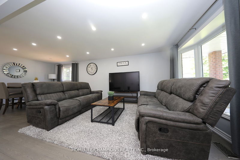 646 Chancery Crt  Oshawa, L1G 6P8 | Image 15