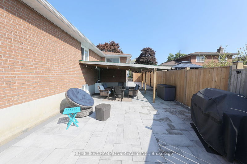 646 Chancery Crt  Oshawa, L1G 6P8 | Image 27