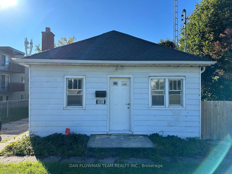 home for lease on 223 Bloor Street W