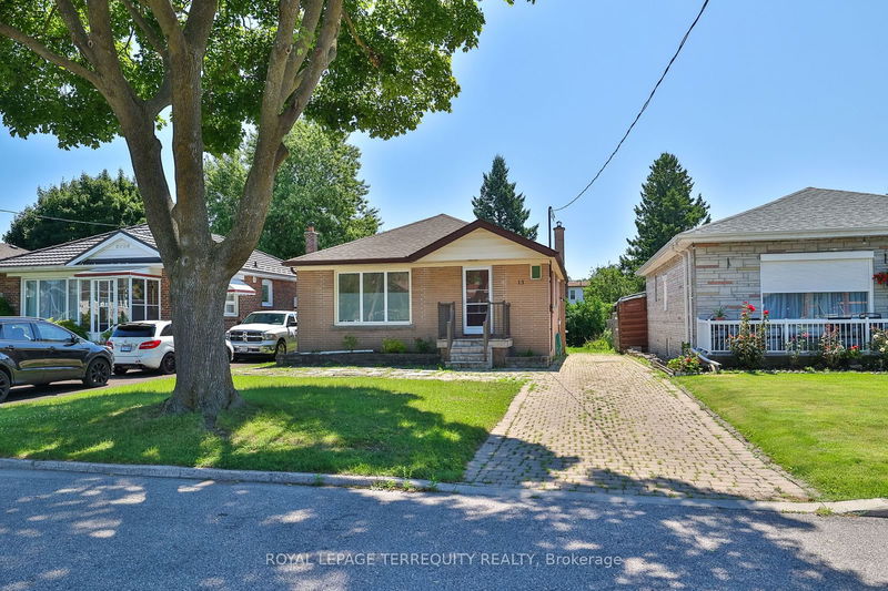 home for lease on 13 Bardwell Crescent