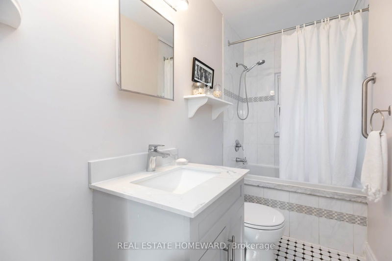 6 Balfour Ave  Toronto, M4C 1T5 | Image 25