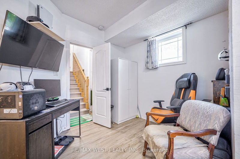 135 Homestead Rd  Toronto, M1E 3S1 | Image 22