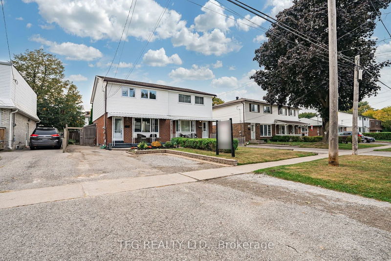 298 Waverly St S Oshawa, L1J 5V6 | Image 2