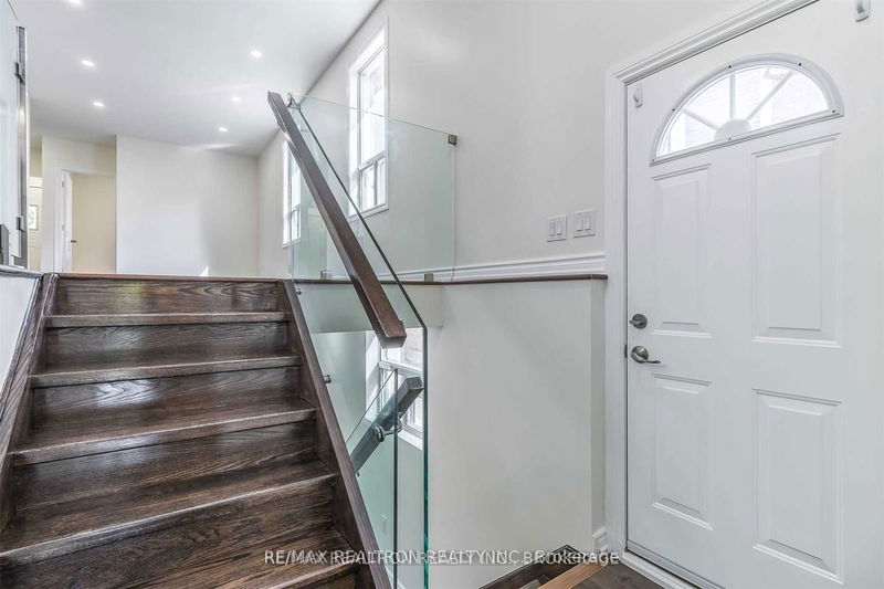 39 Goodwood Park Cres  Toronto, M4C 2G6 | Image 14