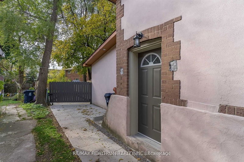 39 Goodwood Park Cres  Toronto, M4C 2G6 | Image 22