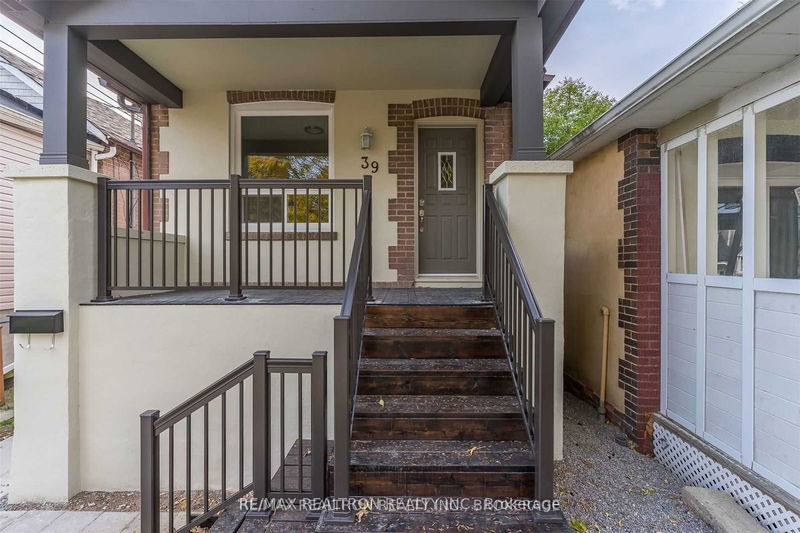 39 Goodwood Park Cres  Toronto, M4C 2G6 | Image 3