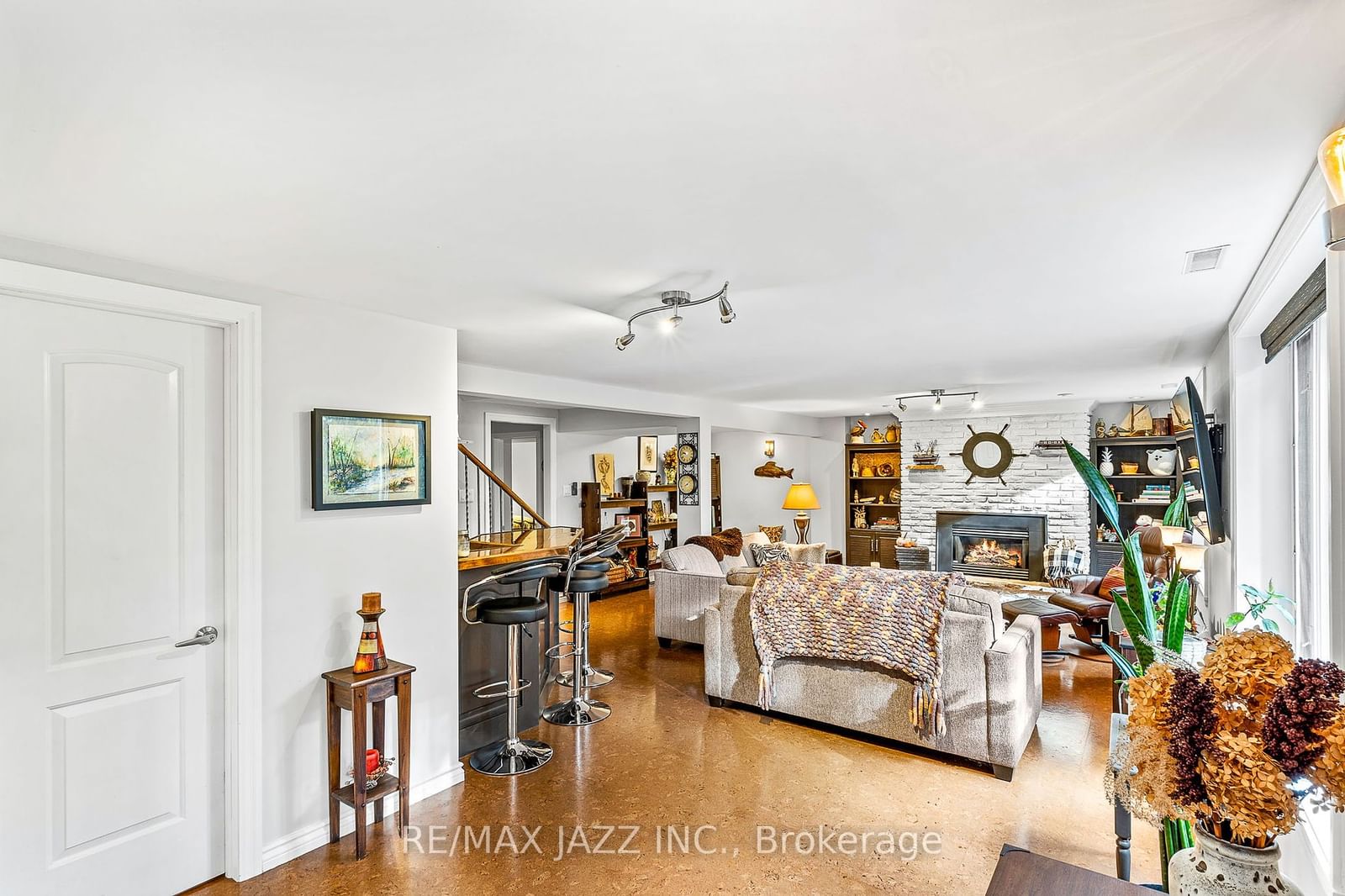 Listing Image 30
