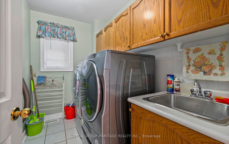 815 Beatrice St E Oshawa, L1K 2H8 | Image 17