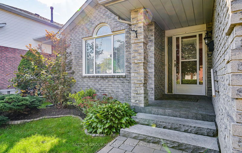 815 Beatrice St E Oshawa, L1K 2H8 | Image 2