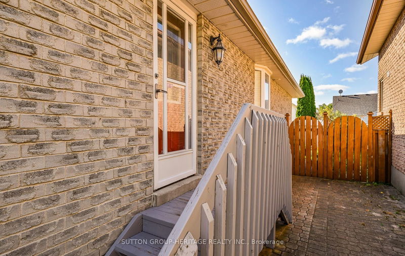 815 Beatrice St E Oshawa, L1K 2H8 | Image 38