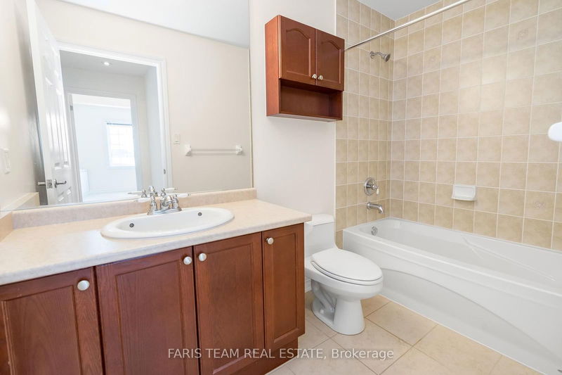  307 - 375 Lakebreeze Dr  Clarington, L1B 1P5 | Image 10