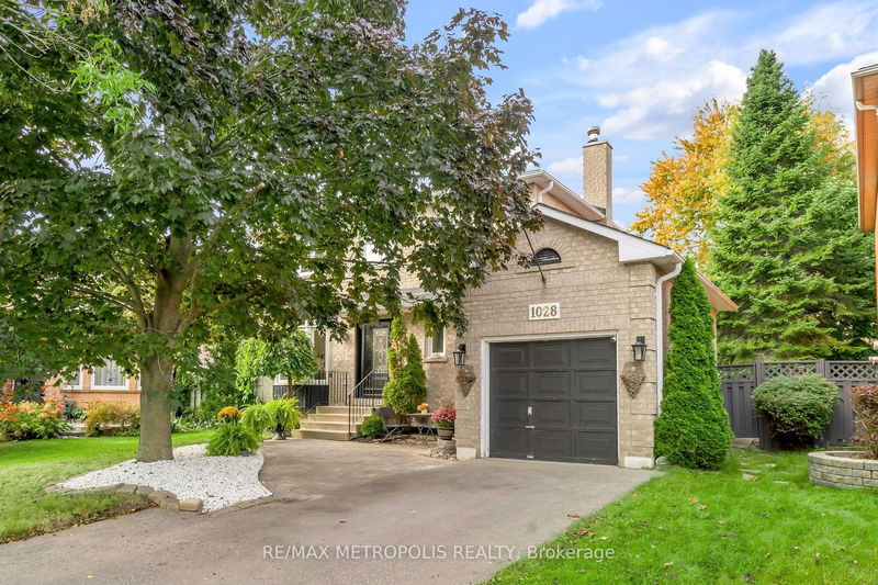 1028 Moorelands Cres  Pickering, L1W 3K4 | Image 3