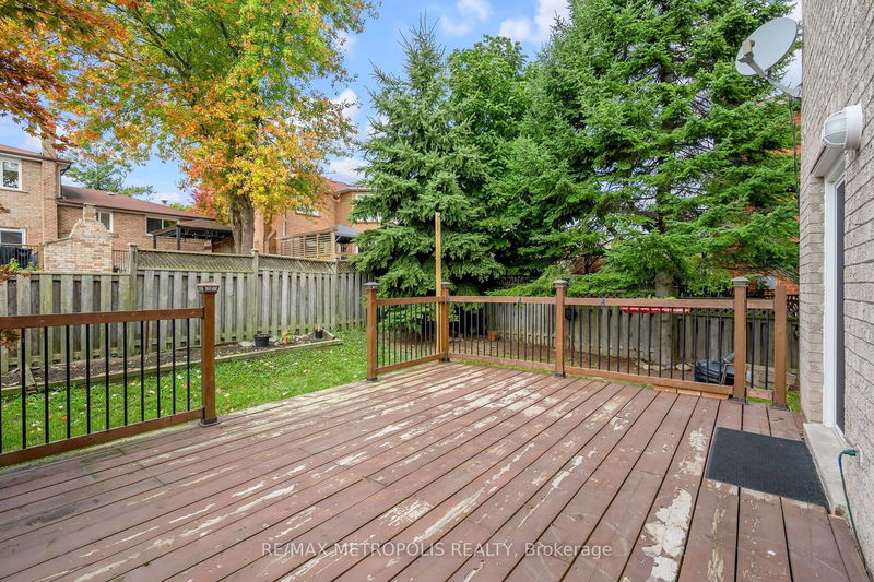 1028 Moorelands Cres  Pickering, L1W 3K4 | Image 34