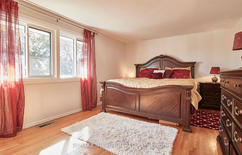 214 Marigold Ave N Oshawa, L1G 3G3 | Image 24