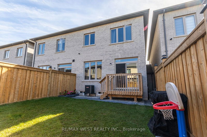 120 Ogston Cres E Whitby, L1P 0H3 | Image 25