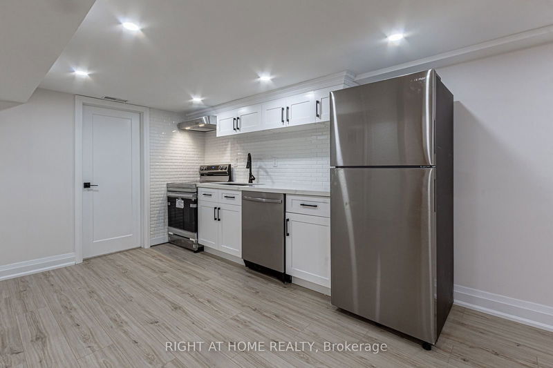 961 Victoria Pk Ave  Toronto, M4B 2J4 | Image 30