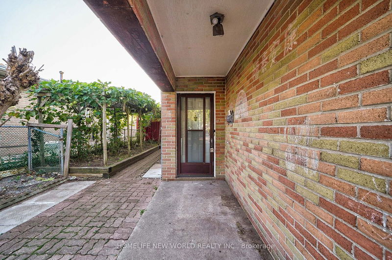 115 Petworth Cres  Toronto, M1S 3M6 | Image 2