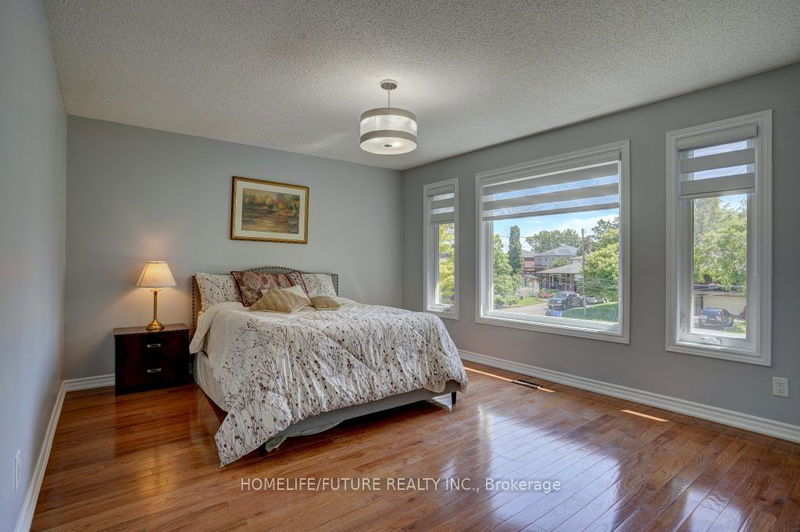 554 Rougemount Dr  Pickering, L1W 2C2 | Image 21