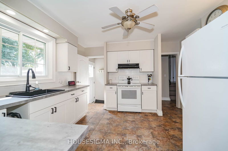 227 Rossland Rd E Oshawa, L1G 2W9 | Image 13