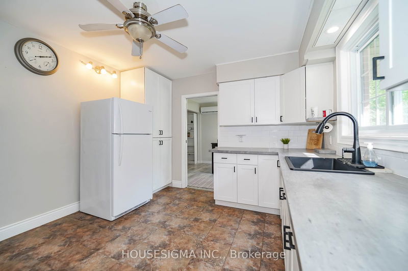 227 Rossland Rd E Oshawa, L1G 2W9 | Image 14