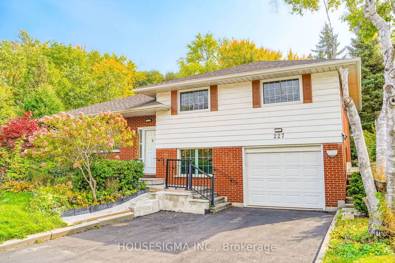 227 Rossland Rd E Oshawa, L1G 2W9 | Image 2