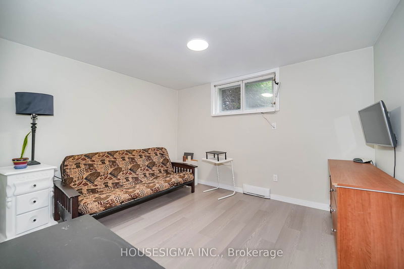 227 Rossland Rd E Oshawa, L1G 2W9 | Image 32