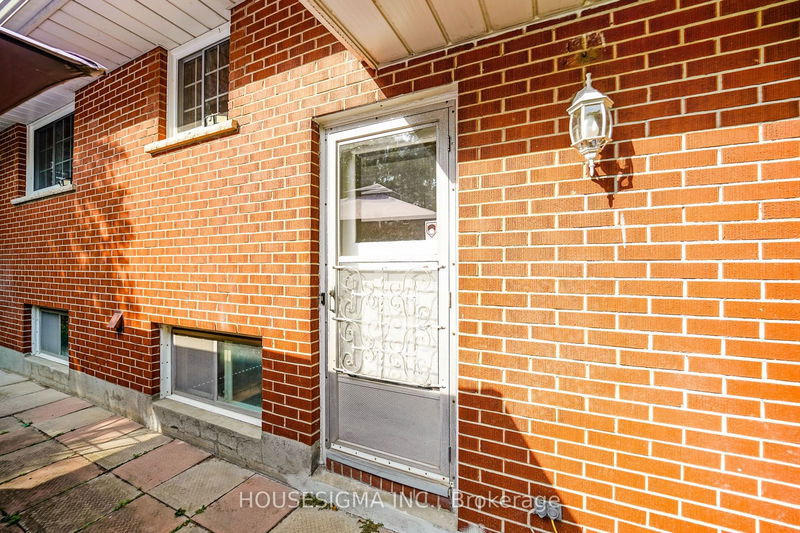 227 Rossland Rd E Oshawa, L1G 2W9 | Image 35