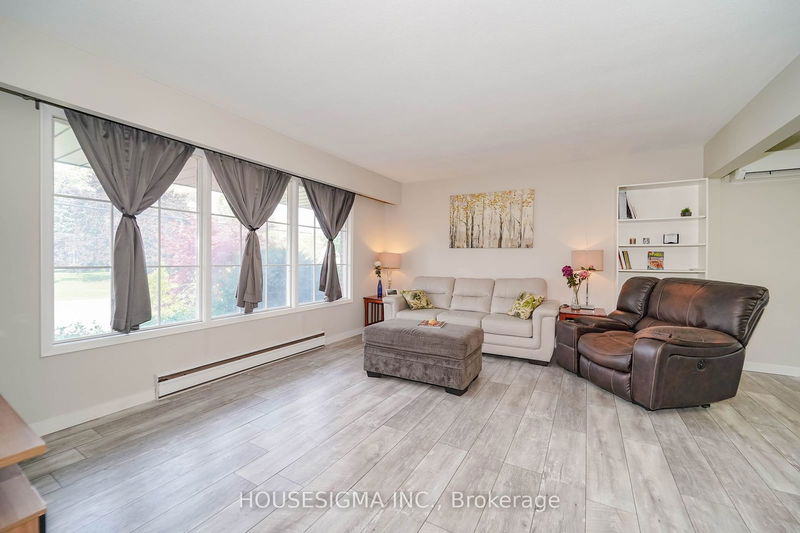 227 Rossland Rd E Oshawa, L1G 2W9 | Image 7