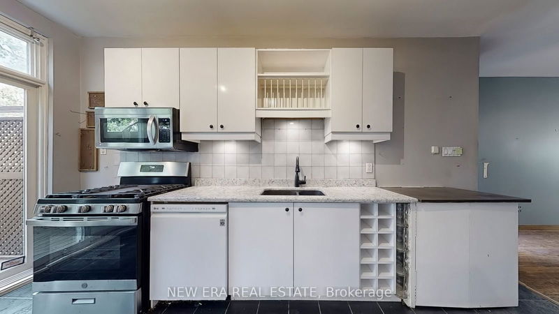 211 Booth Ave  Toronto, M4M 2M6 | Image 7