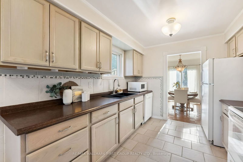 1874 Pinecreek Crt  Pickering, L1V 3R4 | Image 16