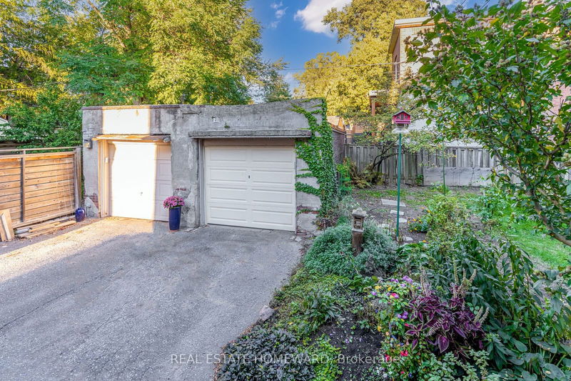 627 Carlaw Ave  Toronto, M4K 3K5 | Image 32