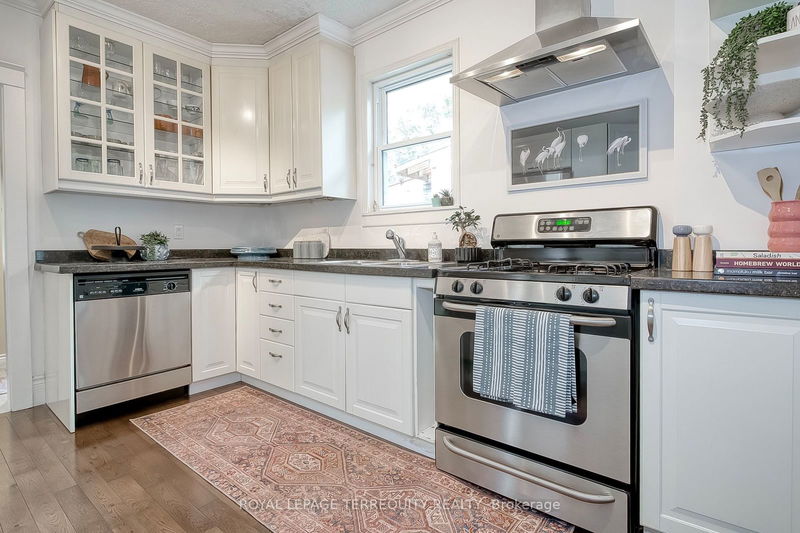 64 Bastedo Ave  Toronto, M4C 3M9 | Image 11