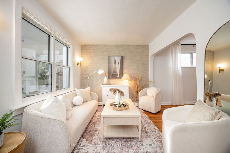 672 Milverton Blvd  Toronto, M4C 1X9 | Image 2