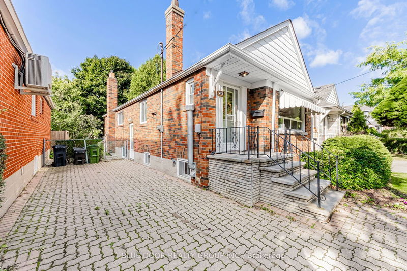 82 Cedarcrest Blvd  Toronto, M4B 2P3 | Image 34