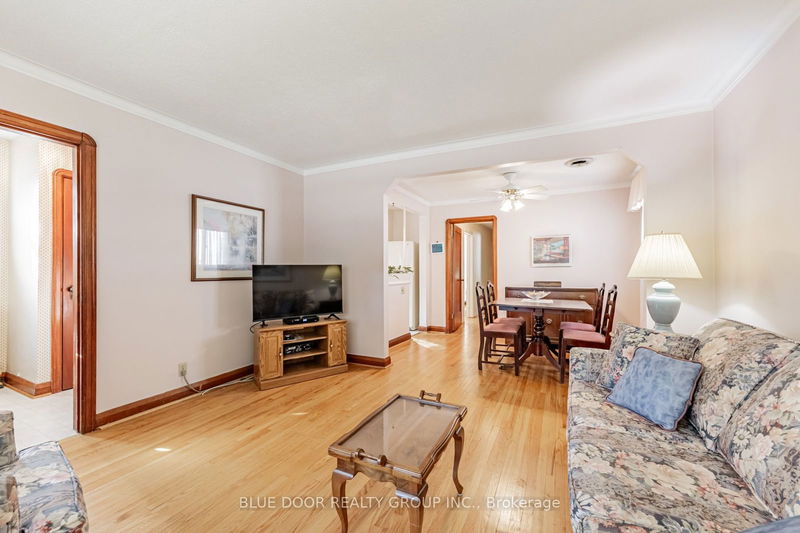 82 Cedarcrest Blvd  Toronto, M4B 2P3 | Image 5