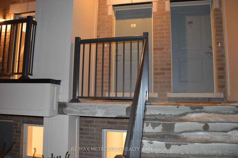 home for lease on 5-480 Beresford Path