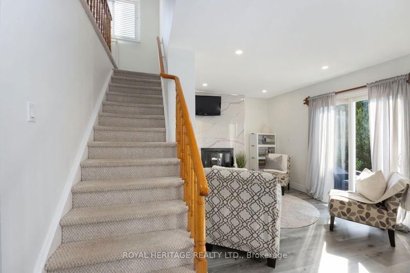 1168 Pebblestone Cres  Pickering, L1X 1A7 | Image 20