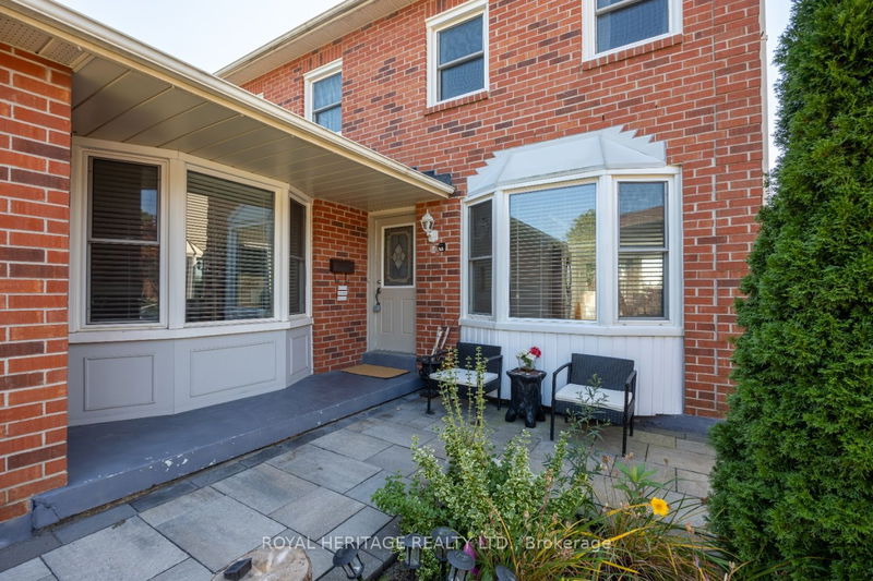 1168 Pebblestone Cres  Pickering, L1X 1A7 | Image 3