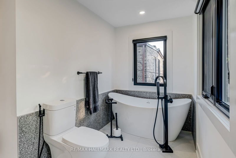 88 Greenwood Ave  Toronto, M4L 2P6 | Image 22