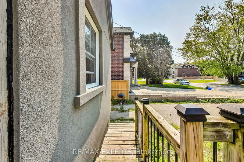 741 Hillview Cres  Pickering, L1W 2R9 | Image 9