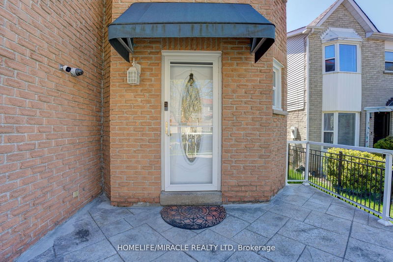 41 Fieldview Cres  Whitby, L1N 8B5 | Image 4