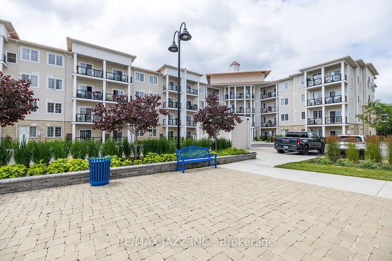  401 - 50 Lakebreeze Dr  Clarington, L1B 0V9 | Image 2