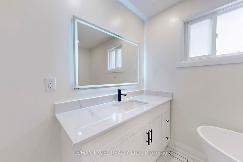 16 Whiteleaf Cres  Toronto, M1V 3G2 | Image 18