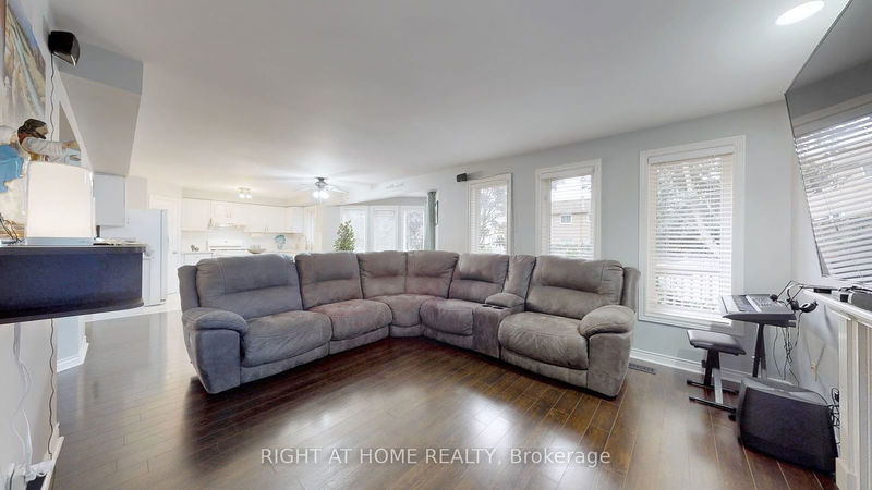 893 Sundance Circ  Oshawa, L1J 8P1 | Image 10