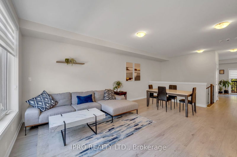 home for lease on 806-250 Finch Avenue