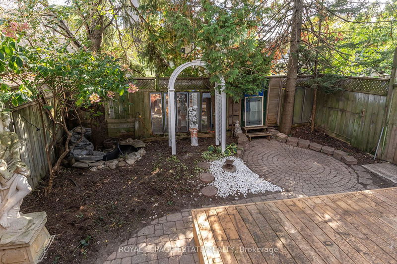 187 Holborne Ave  Toronto, M4C 2R7 | Image 34