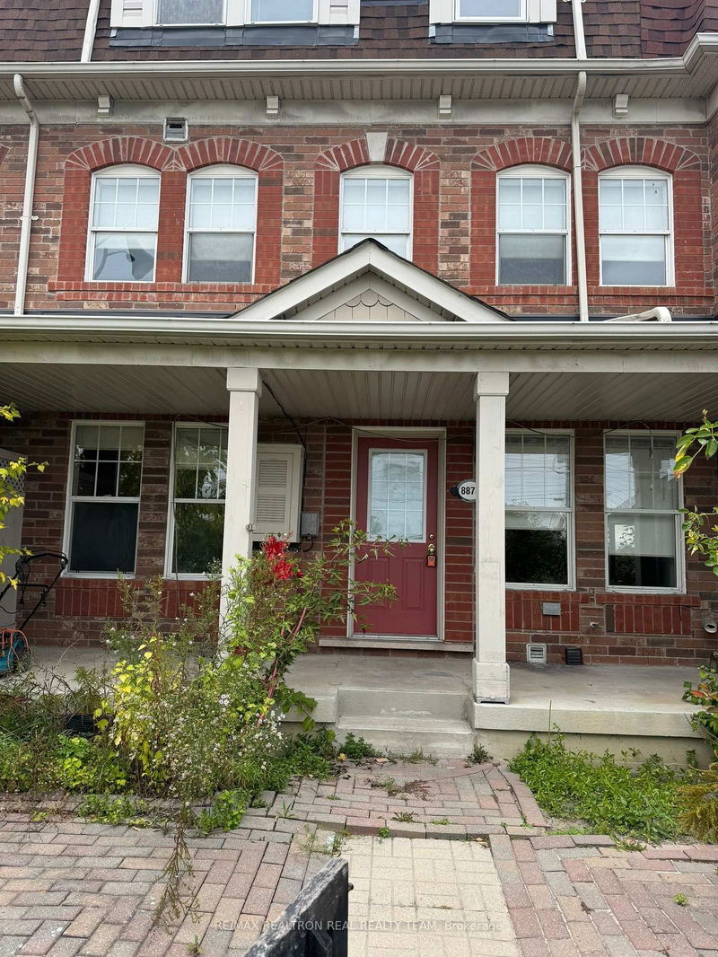 home for lease on 8874 Sheppard Avenue