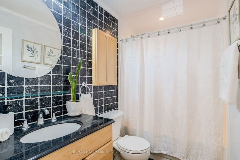 24 Habitant Cres  Whitby, L1P 1E2 | Image 14