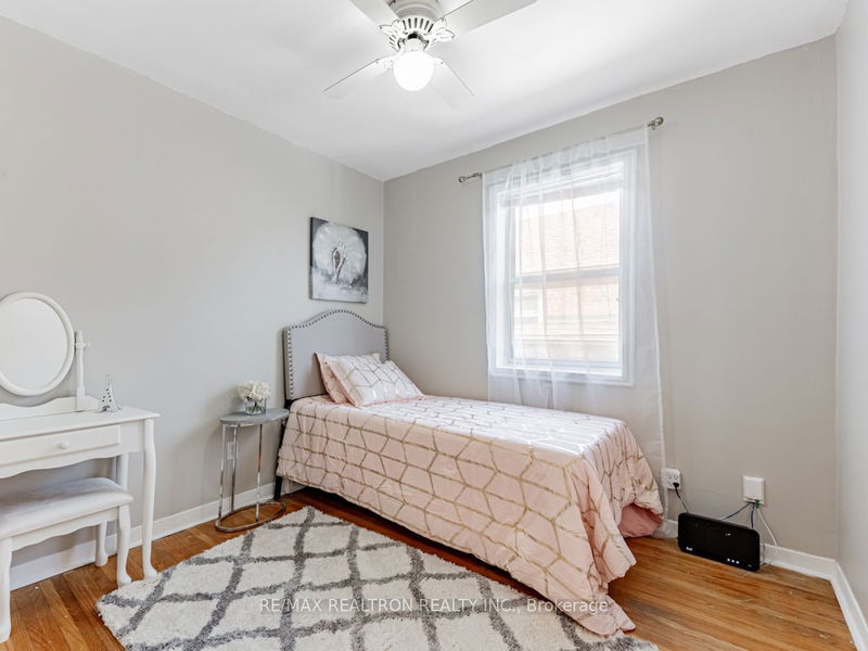 101 Flora Dr  Toronto, M1P 1A7 | Image 12