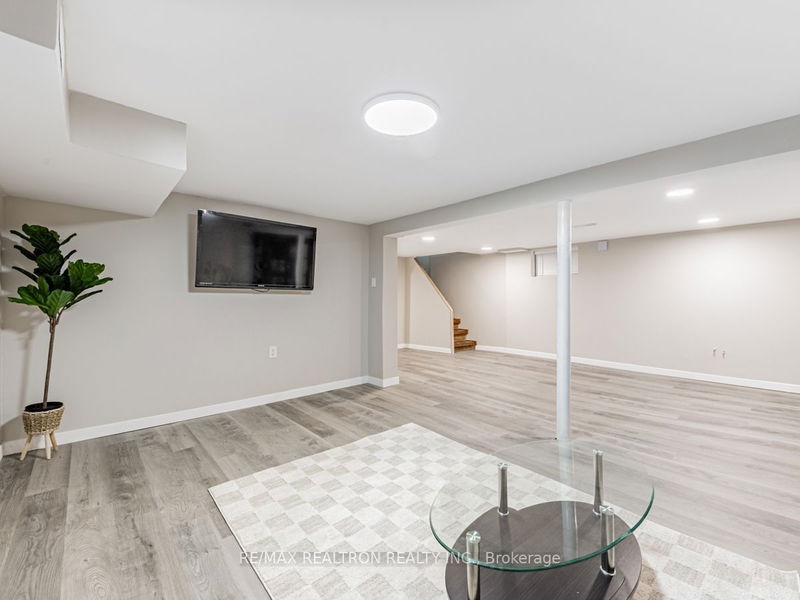 101 Flora Dr  Toronto, M1P 1A7 | Image 15